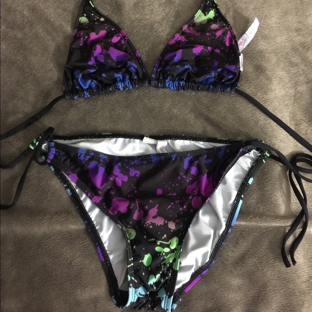 Locale moton bikini splash bright color